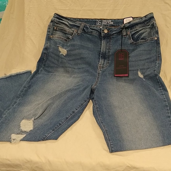 No Boundaries Capri jeans 👖